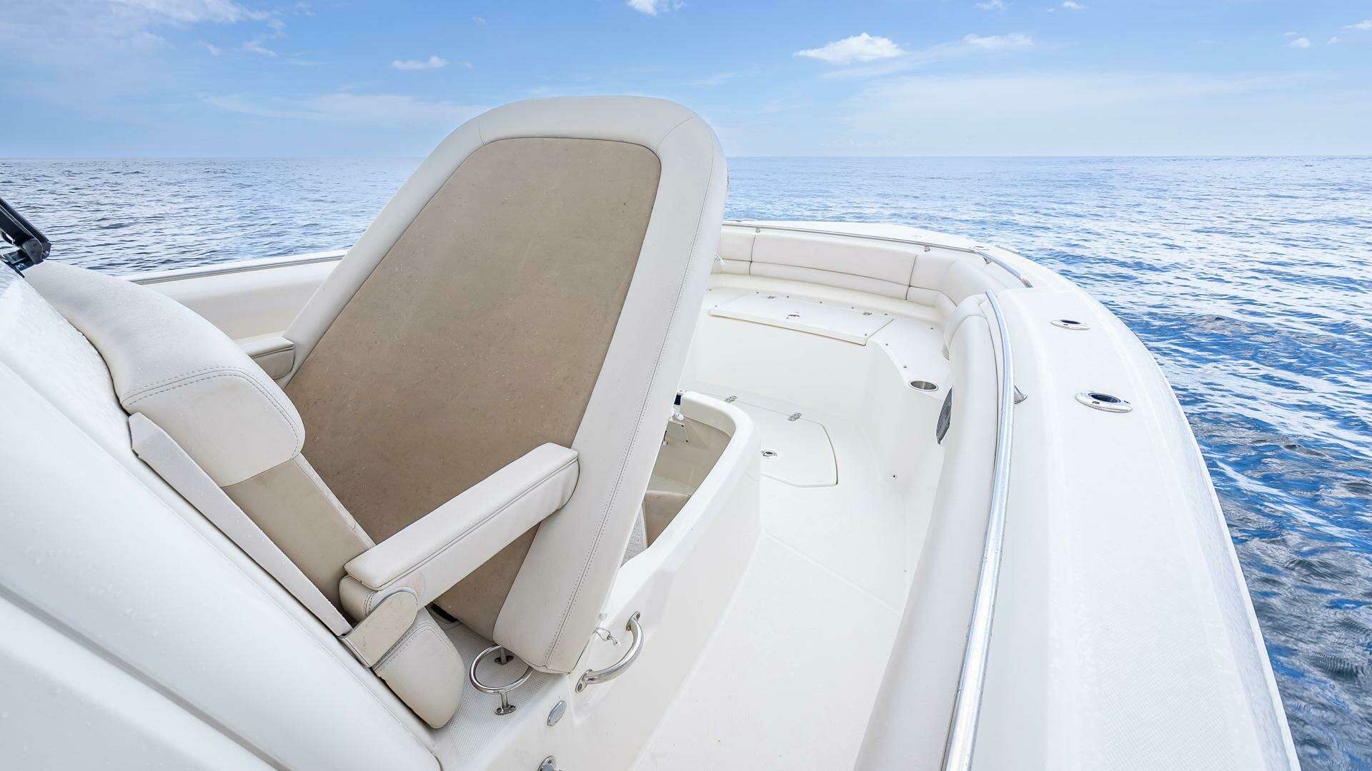 2017 Boston Whaler 330 Outrage - Image 34