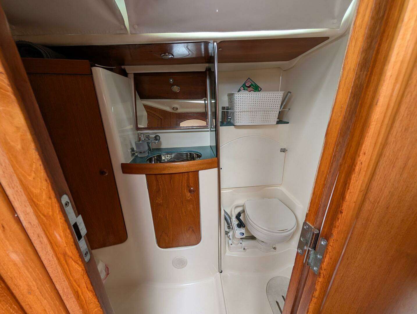 2001 Jeanneau 43 Sun Odyssey - Image 22
