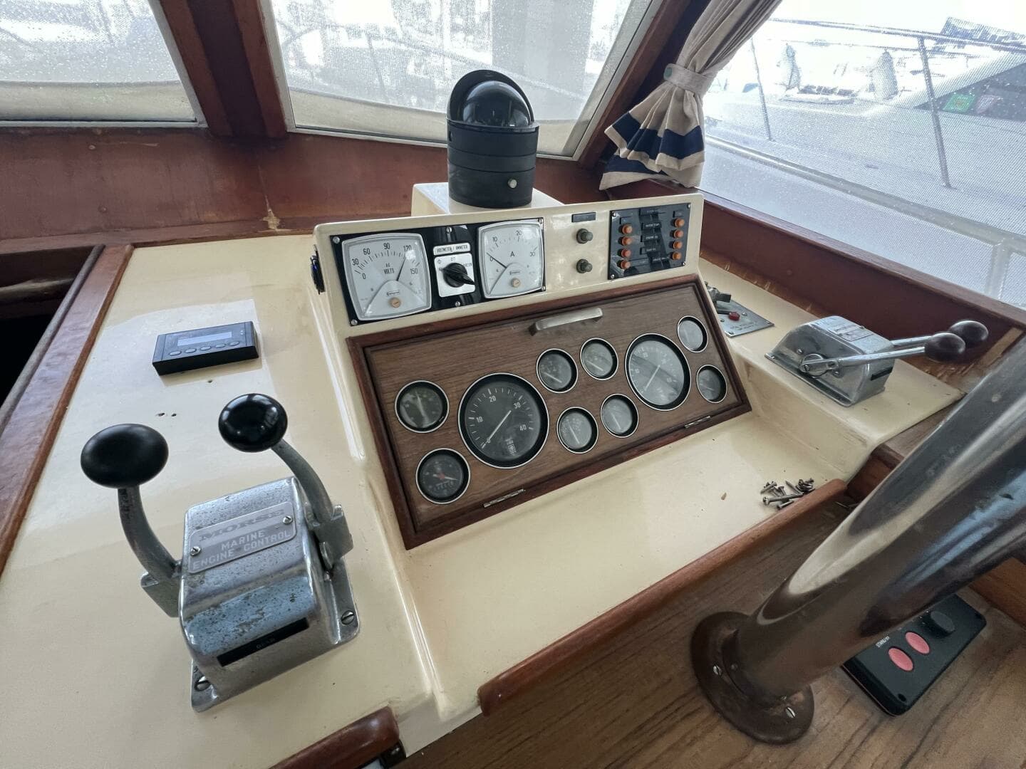 1985 Grand Banks 36 - Image 16