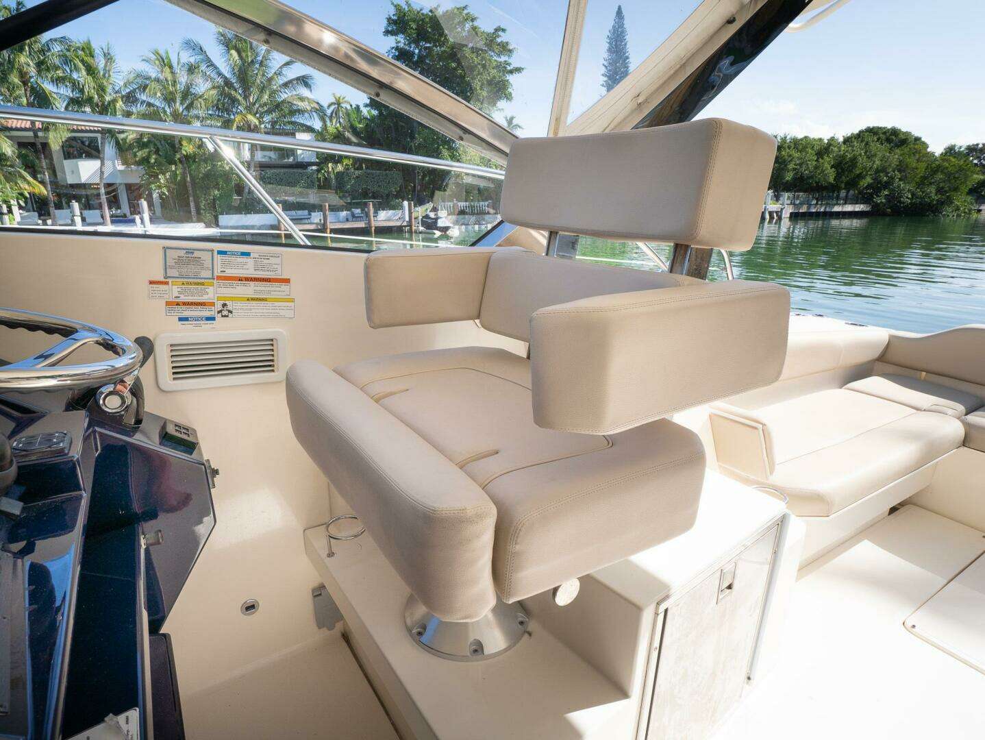 2014 Pursuit SC 365i - Image 9