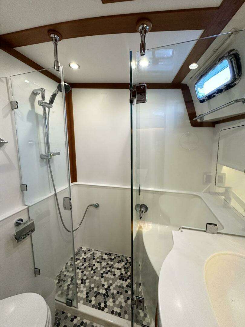 2018 Sabre 48 Flybridge Sedan - Image 21