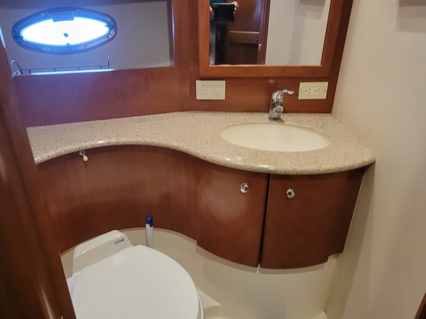 2006 Silverton 34 Convertible - Image 16