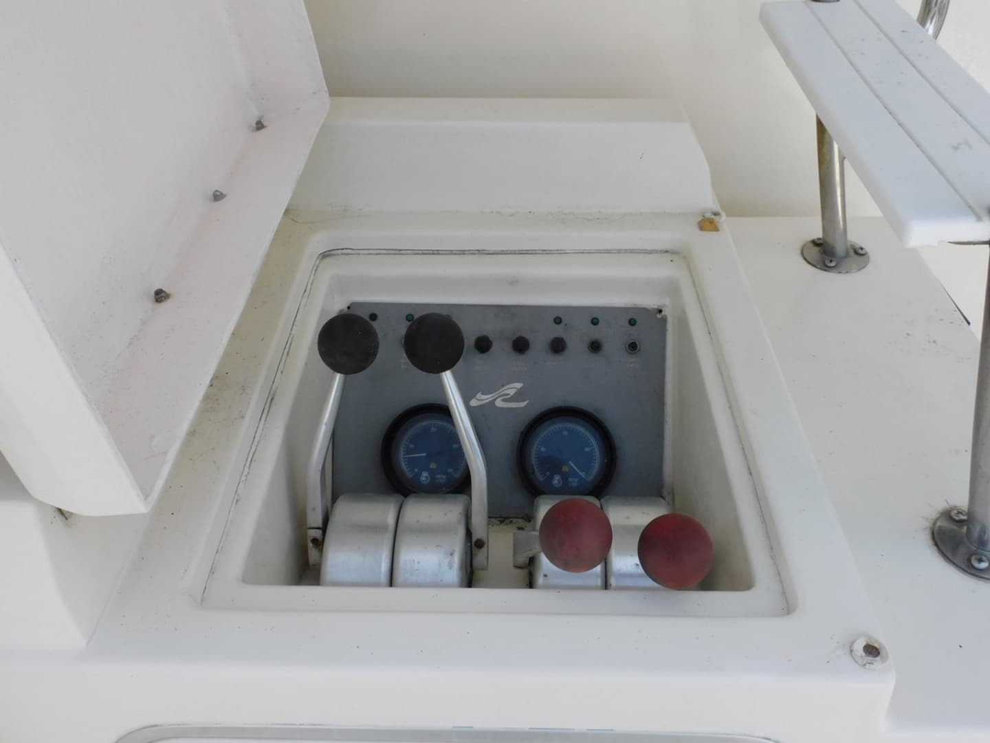 1987 Sea Ray 460 Convertible - Image 5