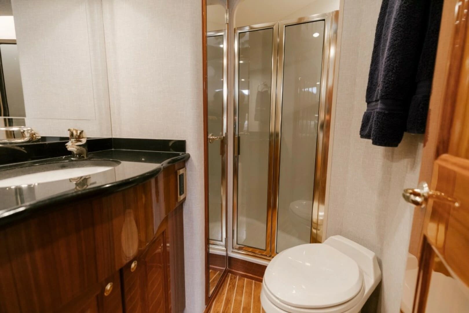 2006 Viking 74 Enclosed Bridge - Image 15