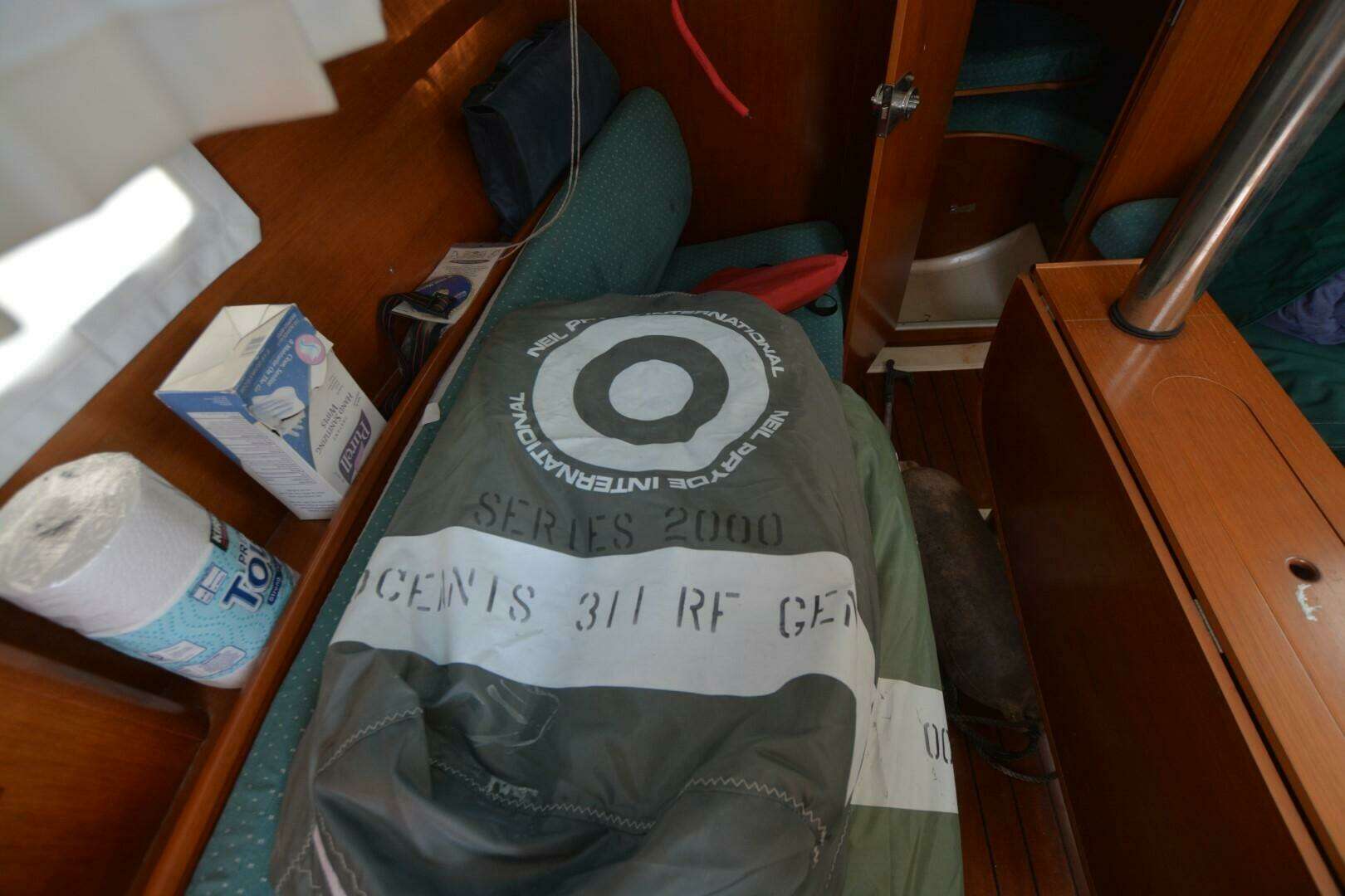 2000 Beneteau Oceanis 311 - Image 13