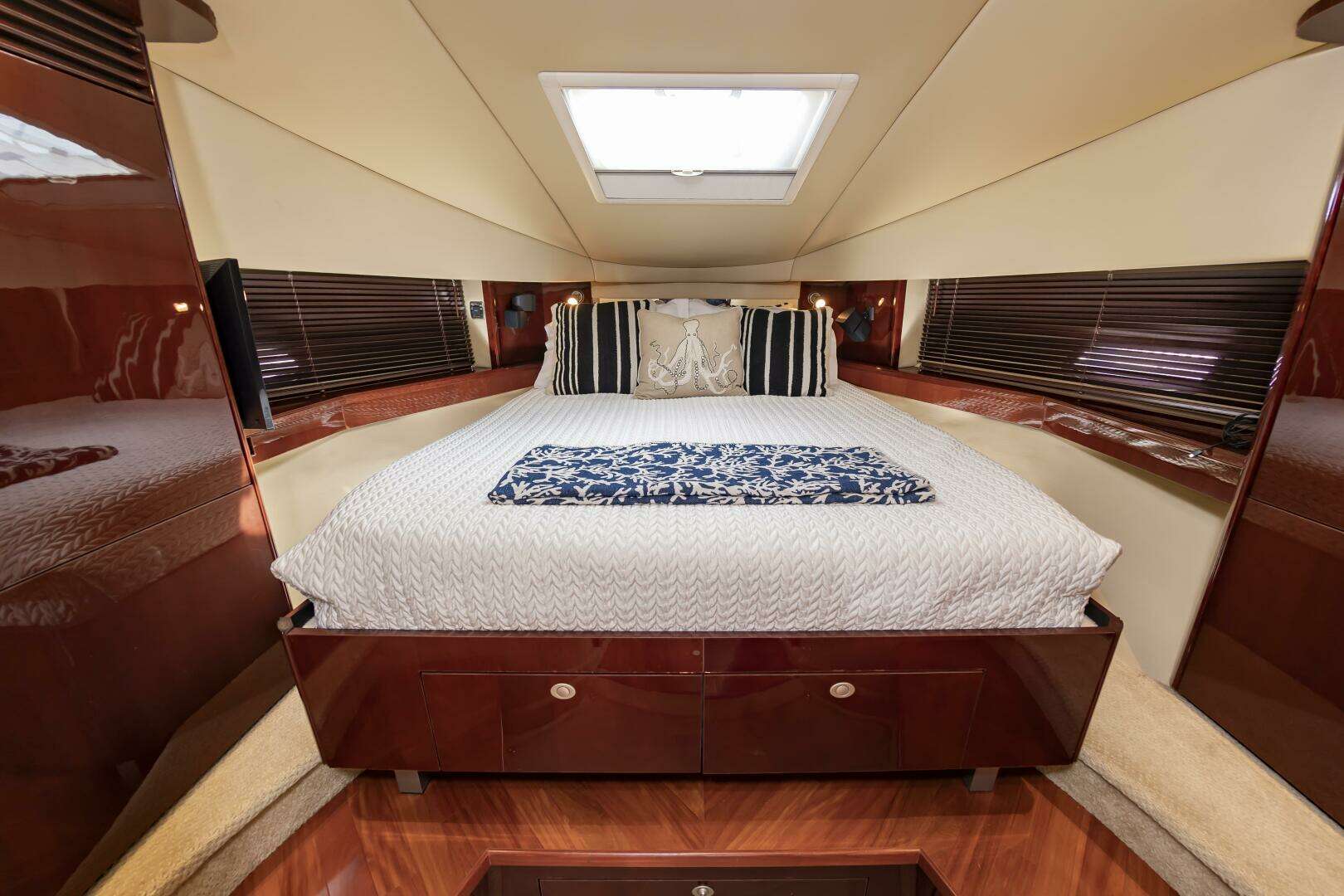 2007 Sea Ray 48 Sundancer - Image 24
