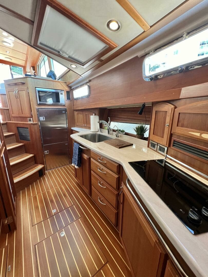 2017 Sabre 48 Salon Express - Image 23