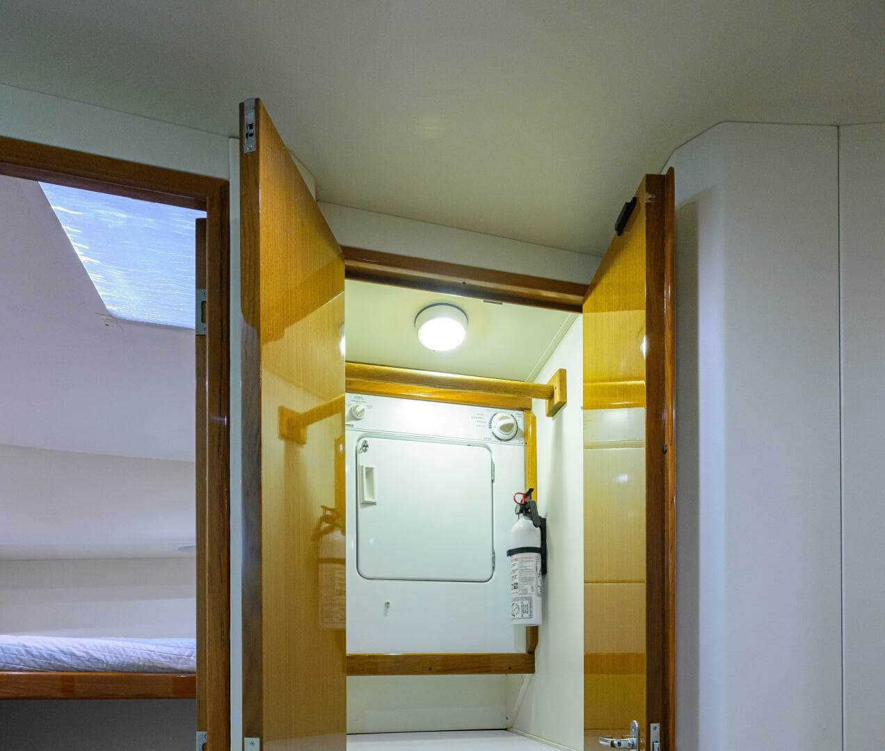 2000 Viking 50 Convertible - Image 25