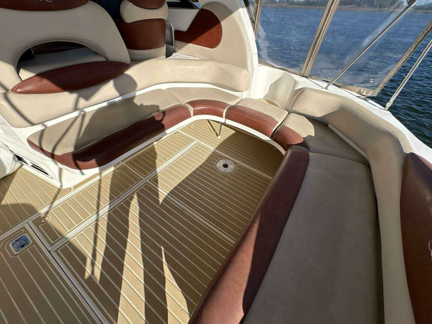 1999 Sea Ray 380 Sundancer - Image 9