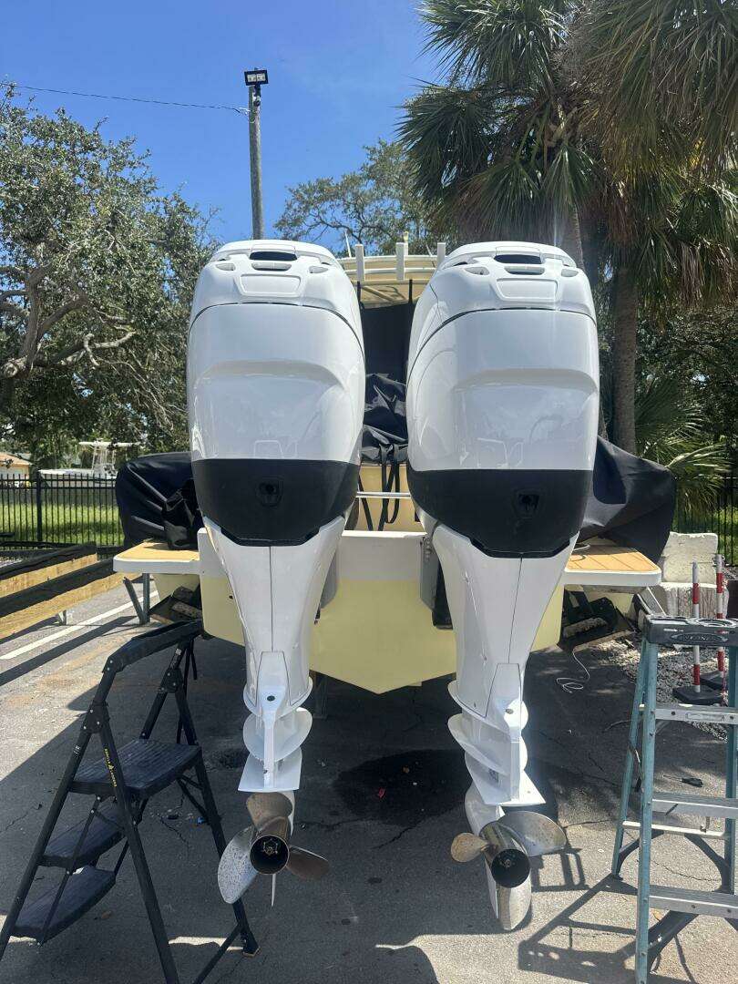 2006 Jupiter 31 CC Forward Seating - Image 6
