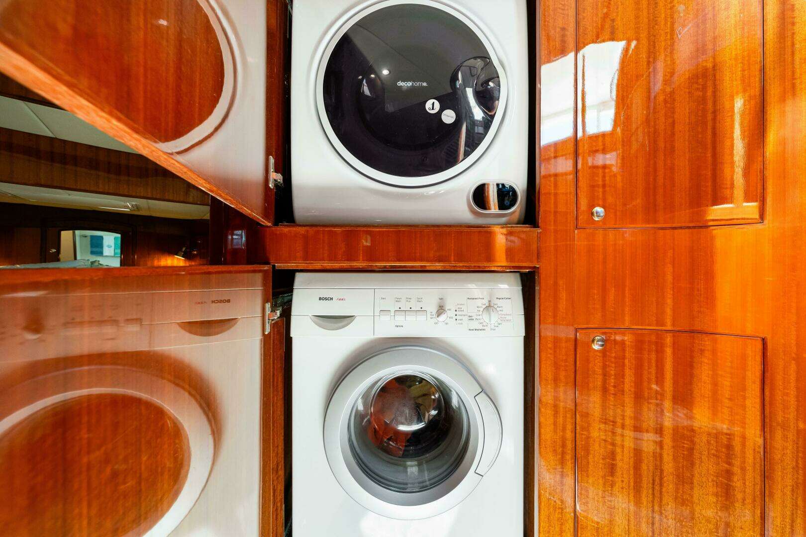2007 Hampton 558 Pilothouse - Image 18