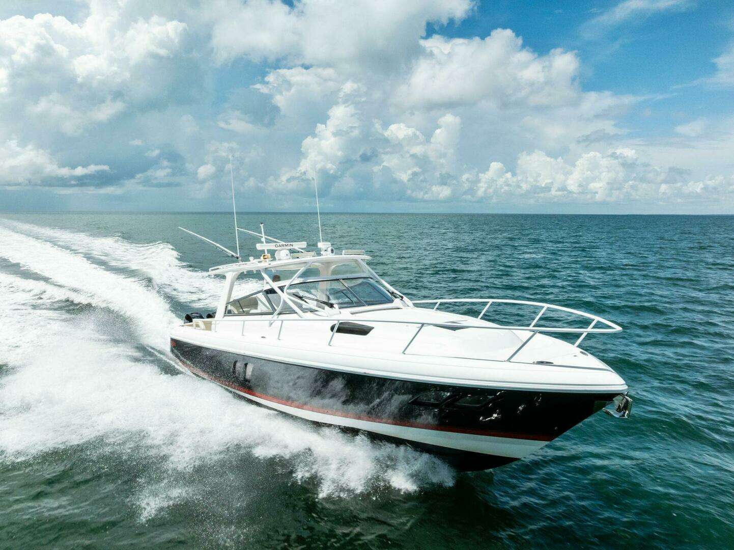 2018 Intrepid 430 Sport Yacht - Image 11
