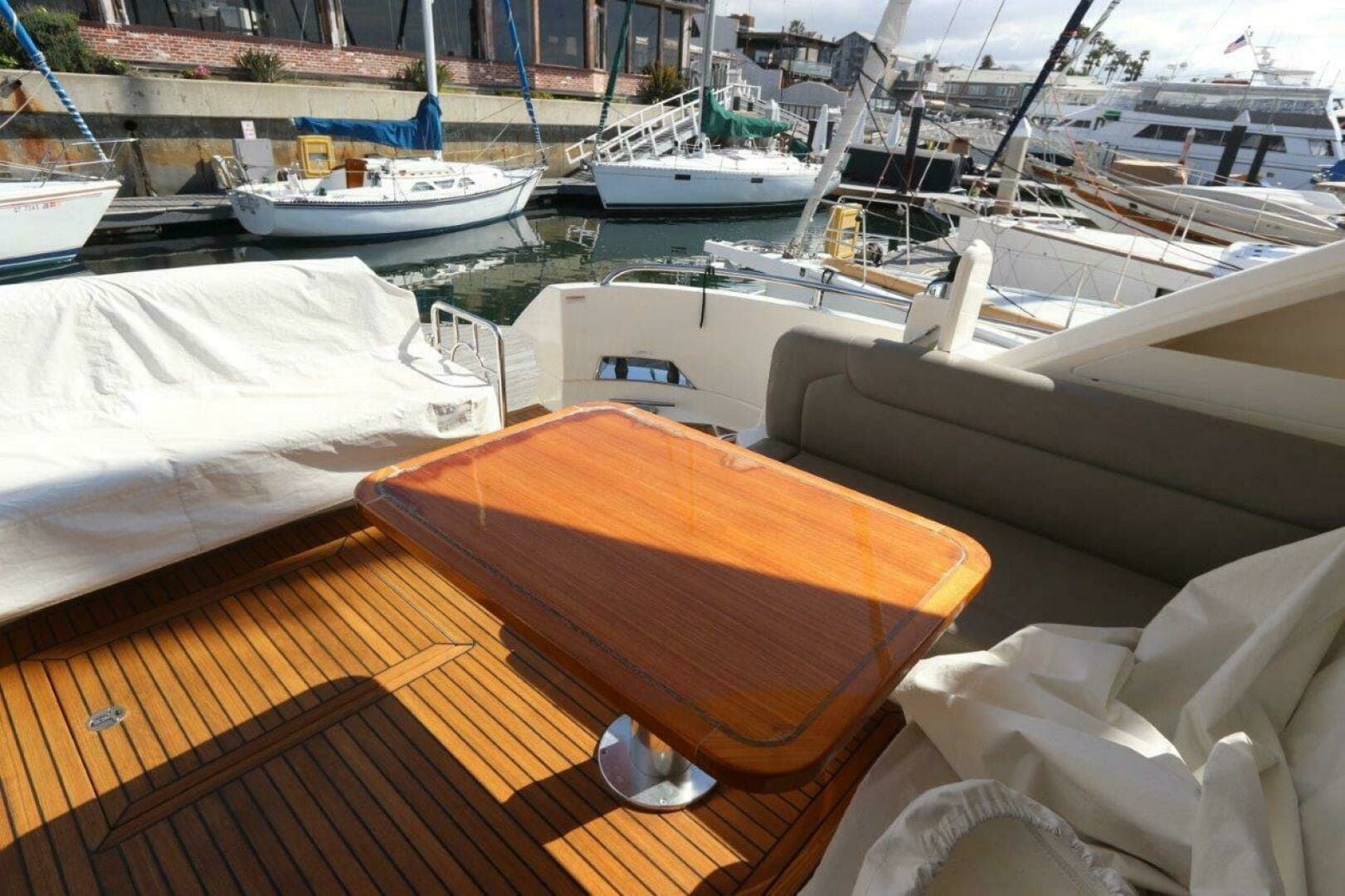 2020 Riviera 6000 Sport Yacht - Image 14