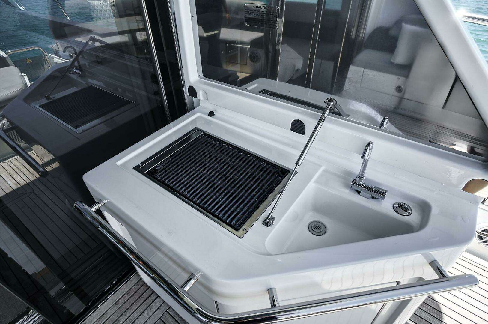 2021 Fairline Squadron 68 - Image 8