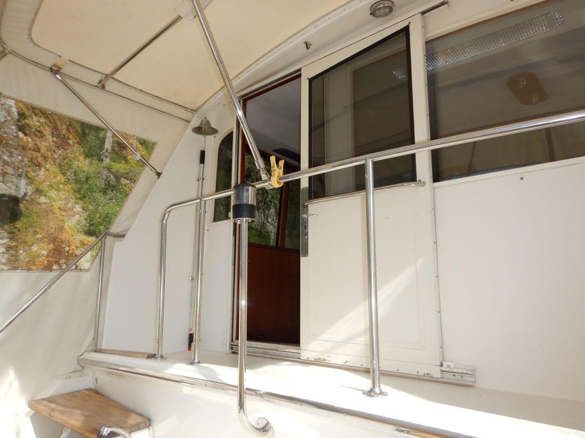 Salon Entry