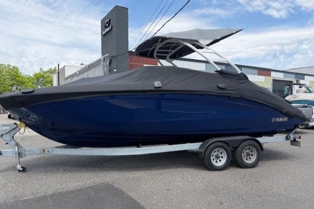 2022 Yamaha Boats 252SD on trailer, covered, parked outdoors.