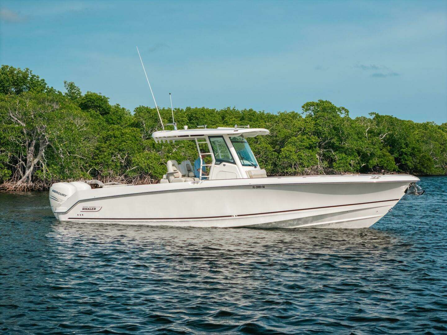2019 Boston Whaler 330 Outrage - Image 18