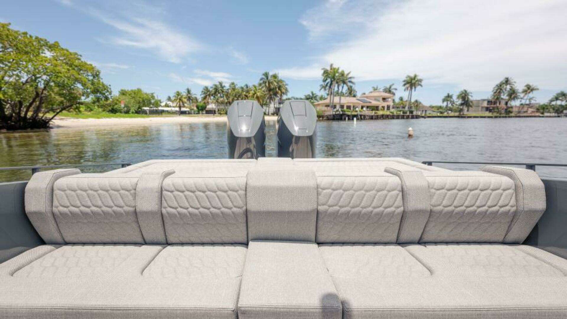 2025 Skipper 38 Sunbed - Image 27