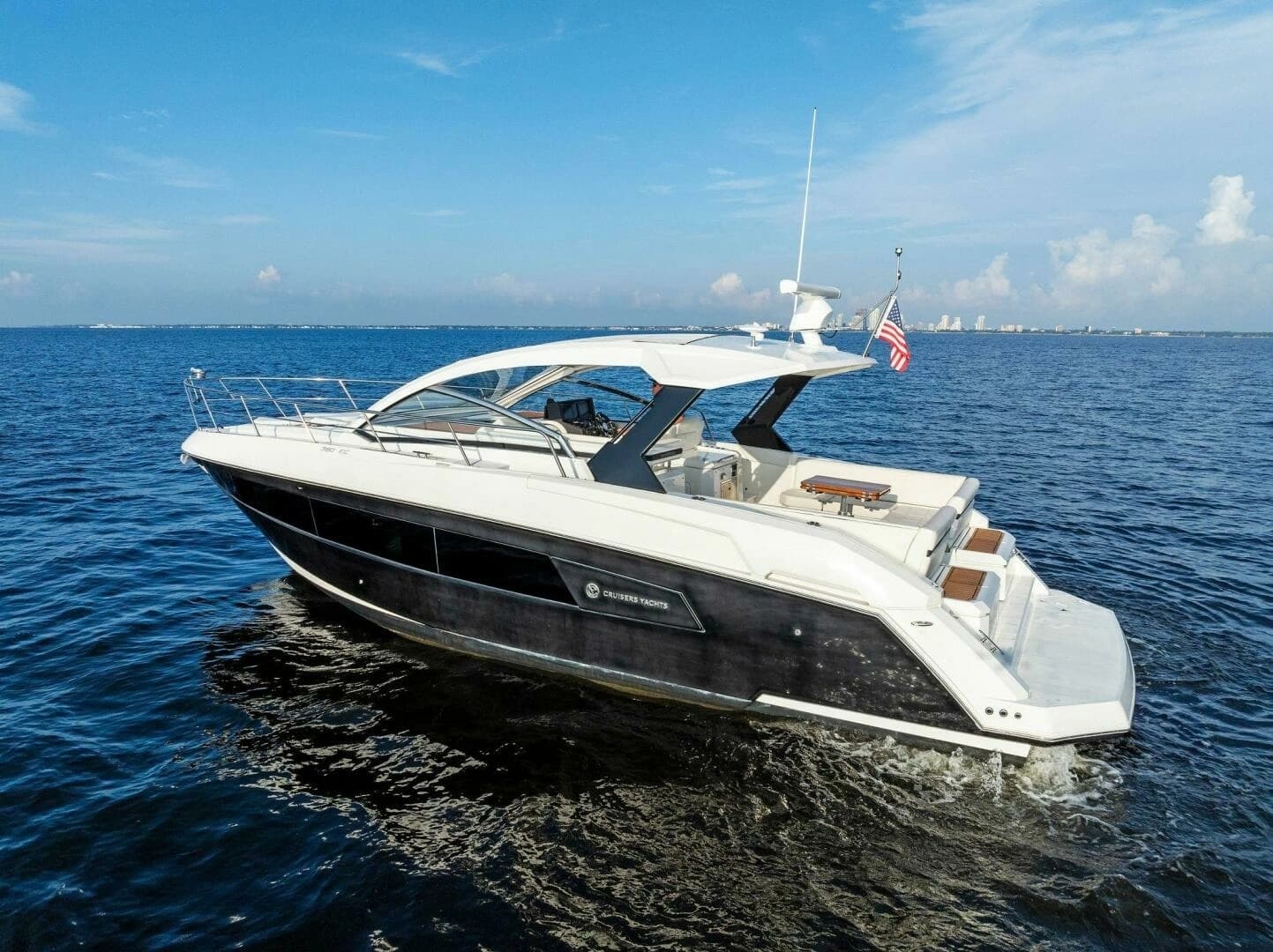 2015 Cruisers Yachts 390 Express Coupe - Image 51