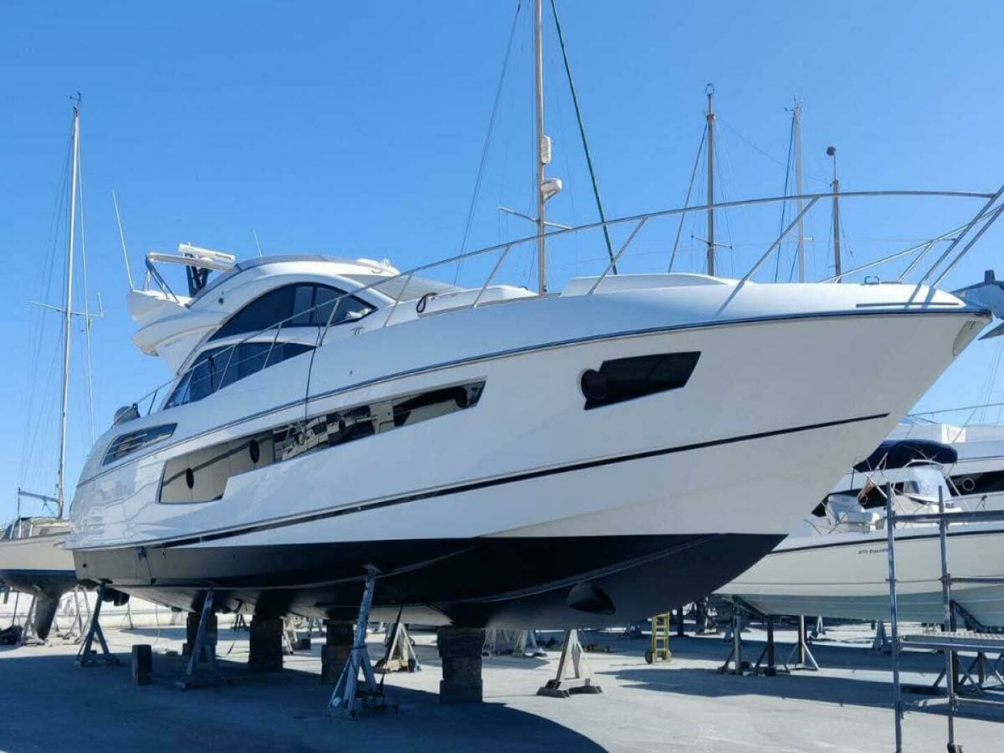 2015 Sunseeker Sport Yacht 68 - Image 2