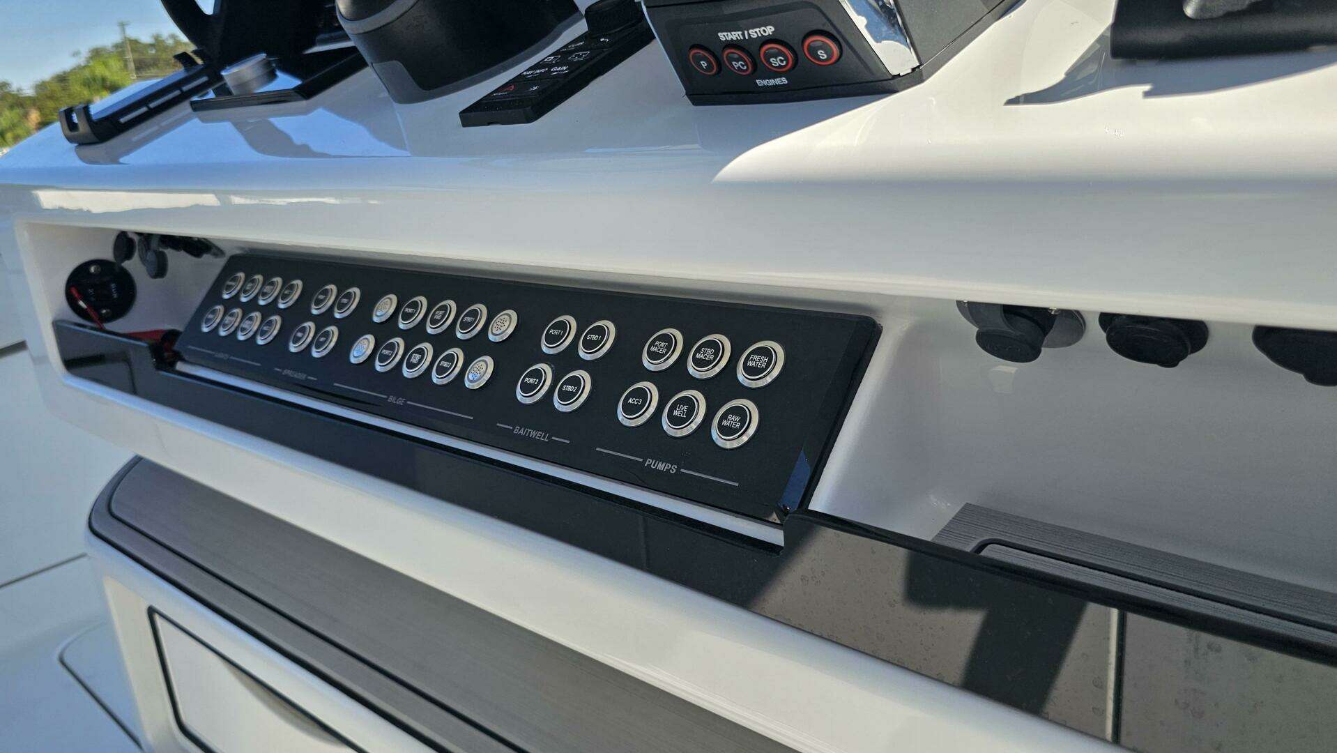 2025 Costa Custom 34SV - Image 37