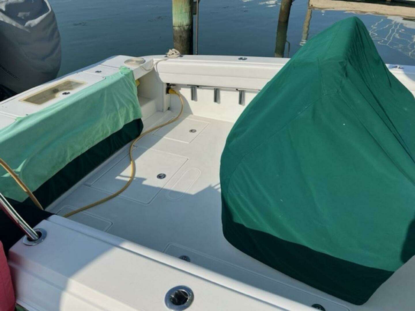 2008 Spectre 34 Center Console - Image 17