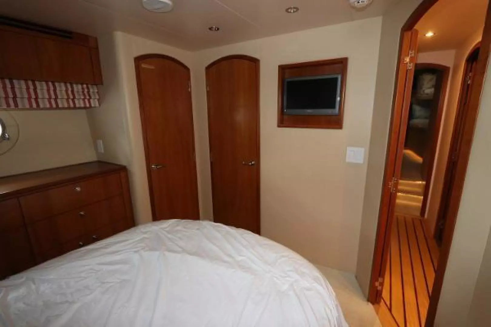 2006 Hatteras 80 - Image 30