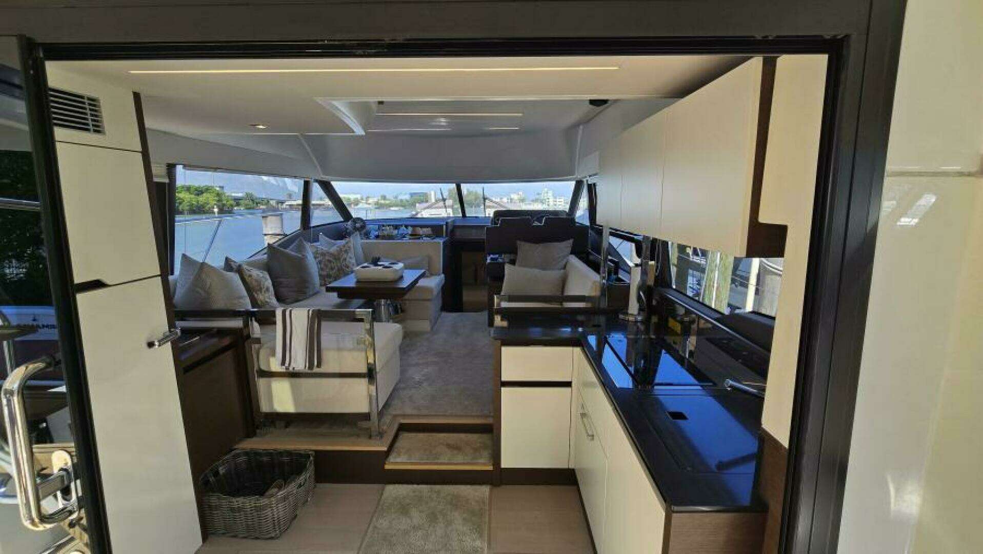 2018 Prestige 460 - Image 20