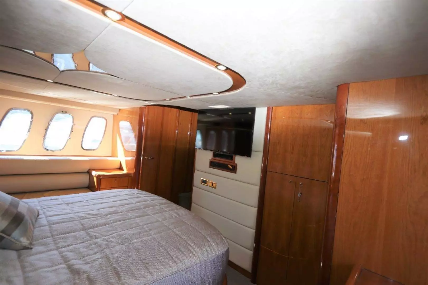 2004 Sunseeker Predator - Image 33