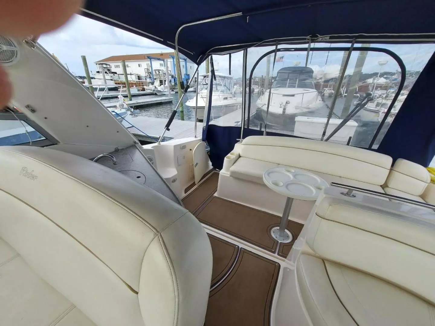 2004 Rinker 342 Fiesta Vee - Image 23