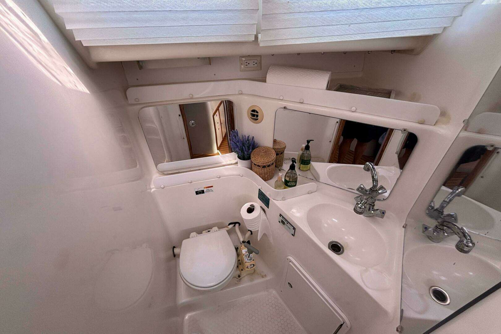 2006 Catalina 320 - Image 32