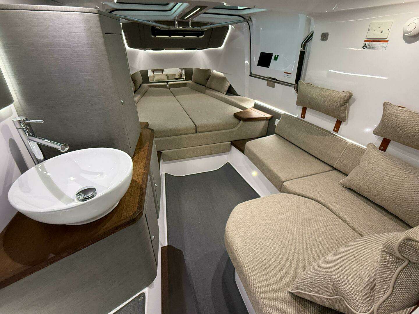 2022 Axopar 37 XC Cross Cabin - Image 40