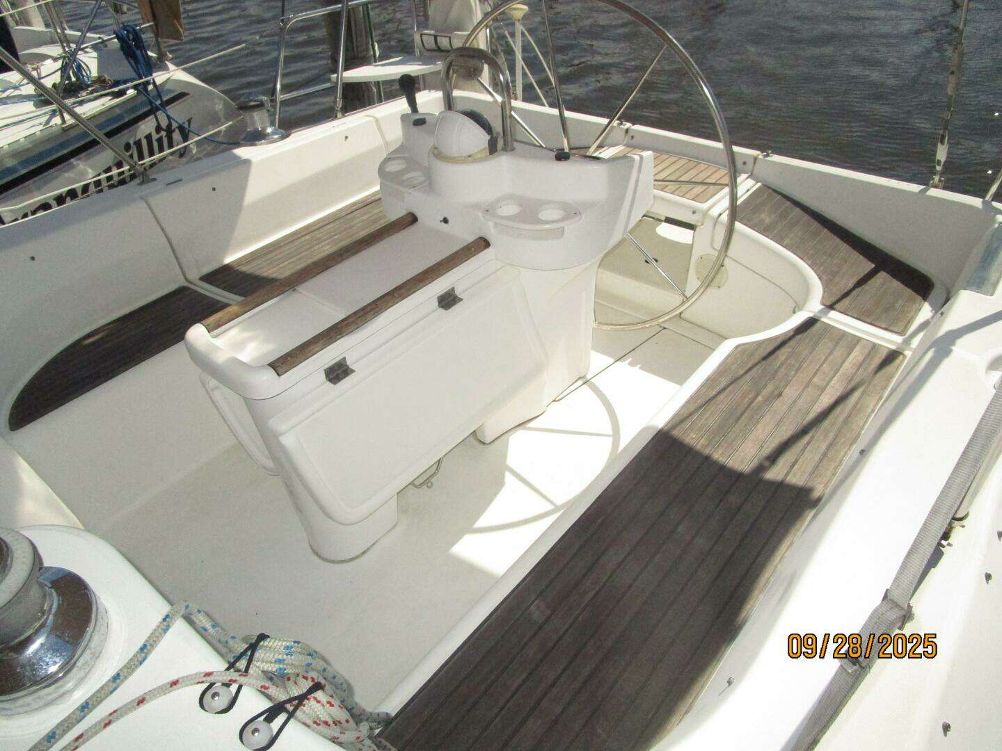 1998 Beneteau Oceanis 381 - Image 28