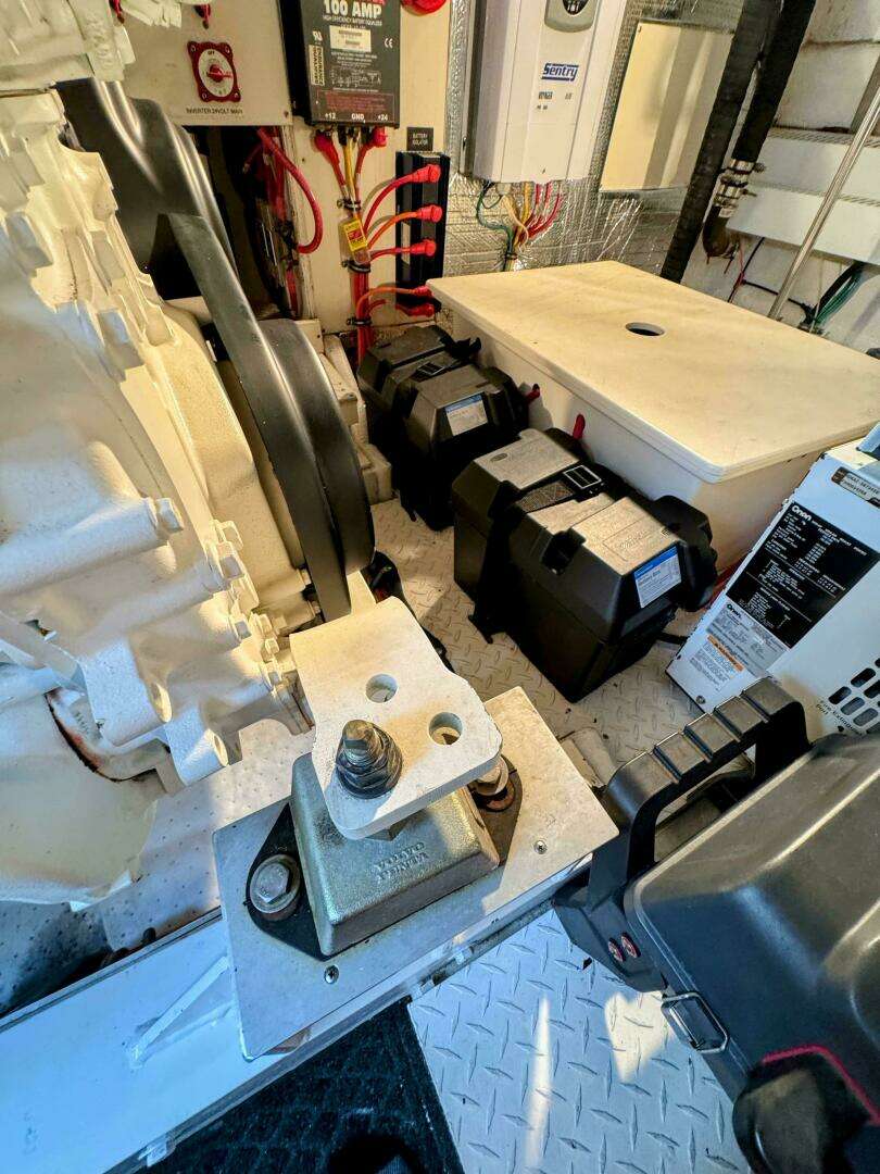 2005 Cruisers Yachts 540 Express - Image 72