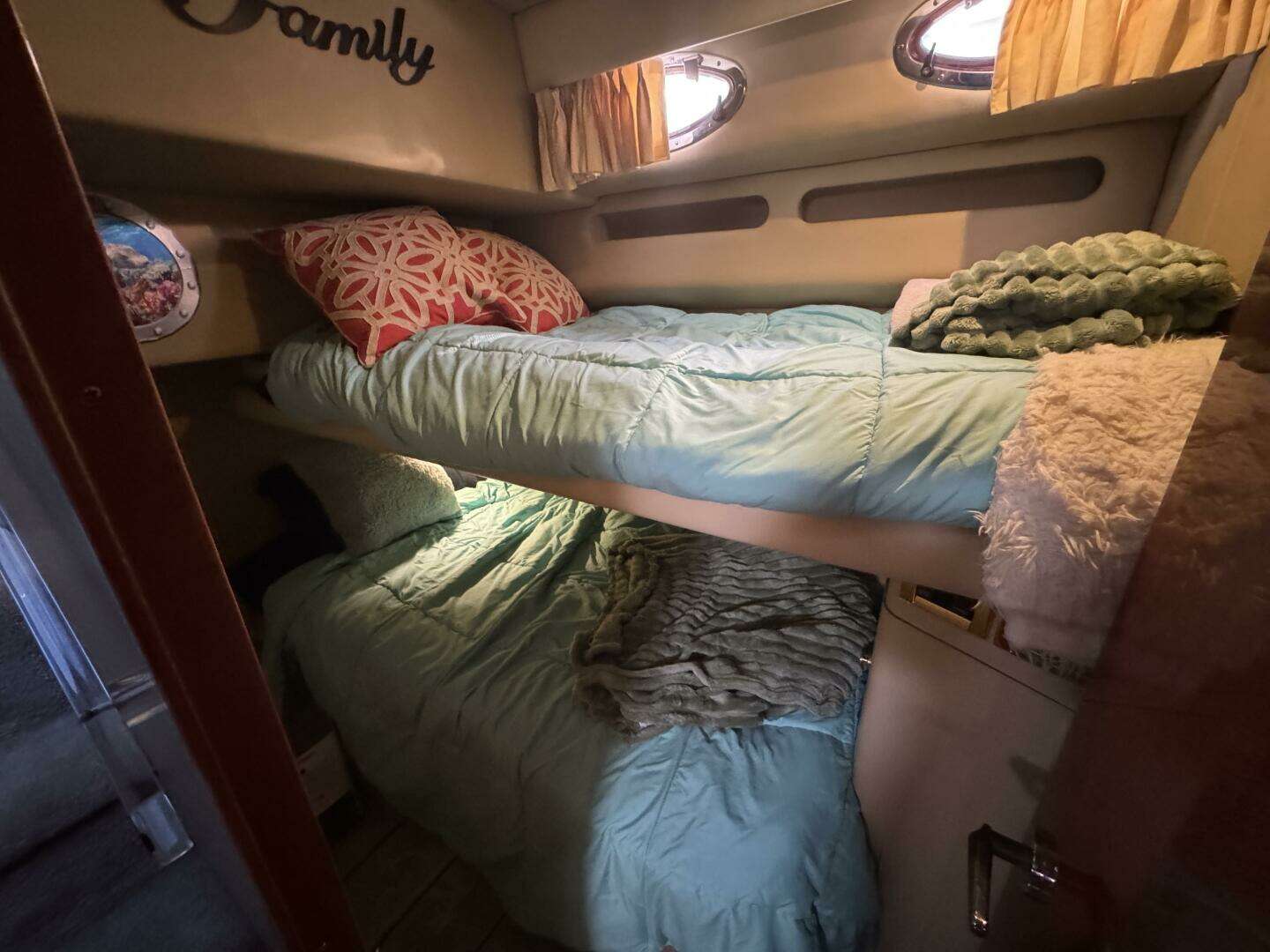 1998 Sea Ray 550 Sedan Bridge - Image 37