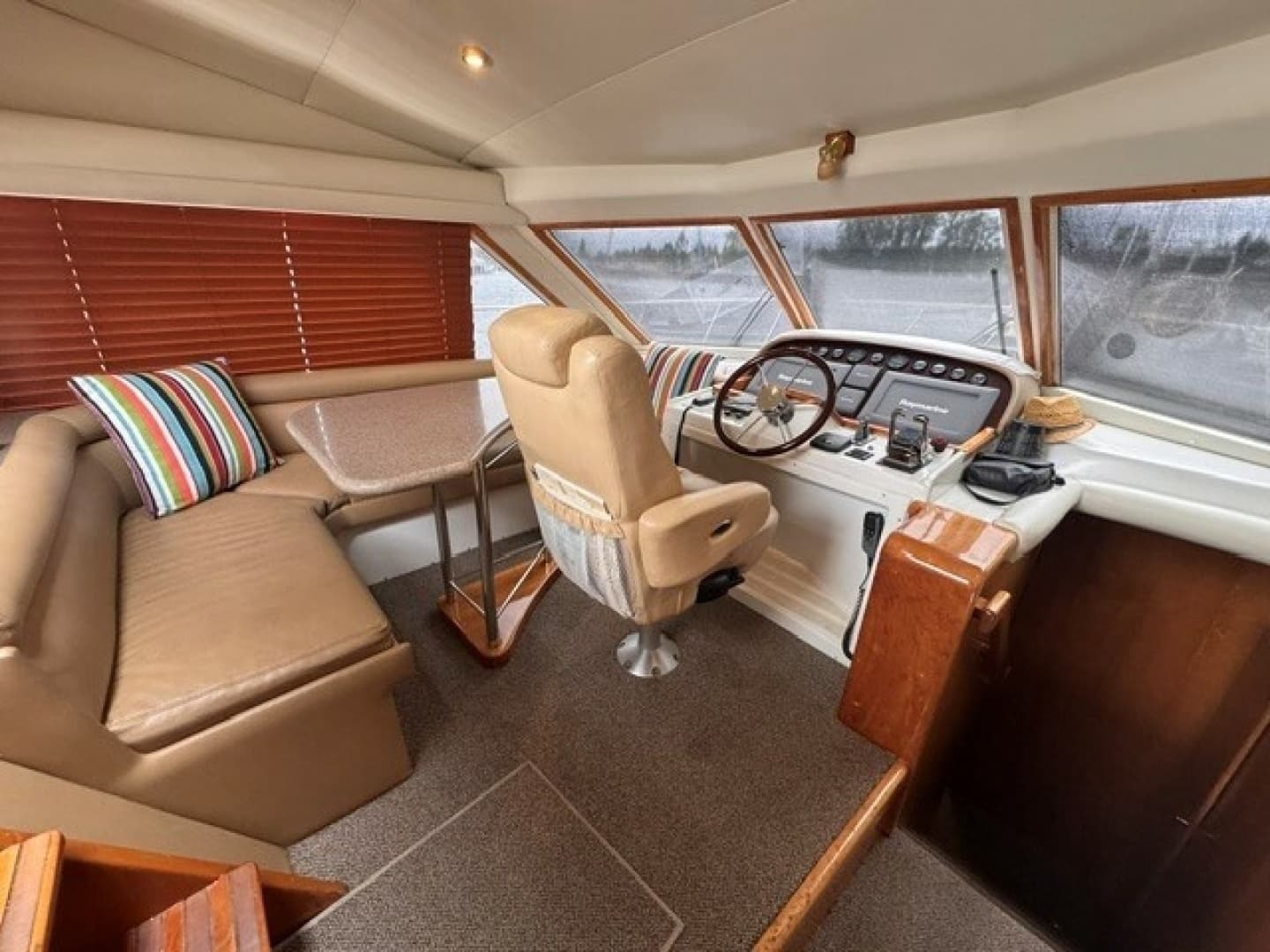 2001 Navigator Classic 48 - Image 17