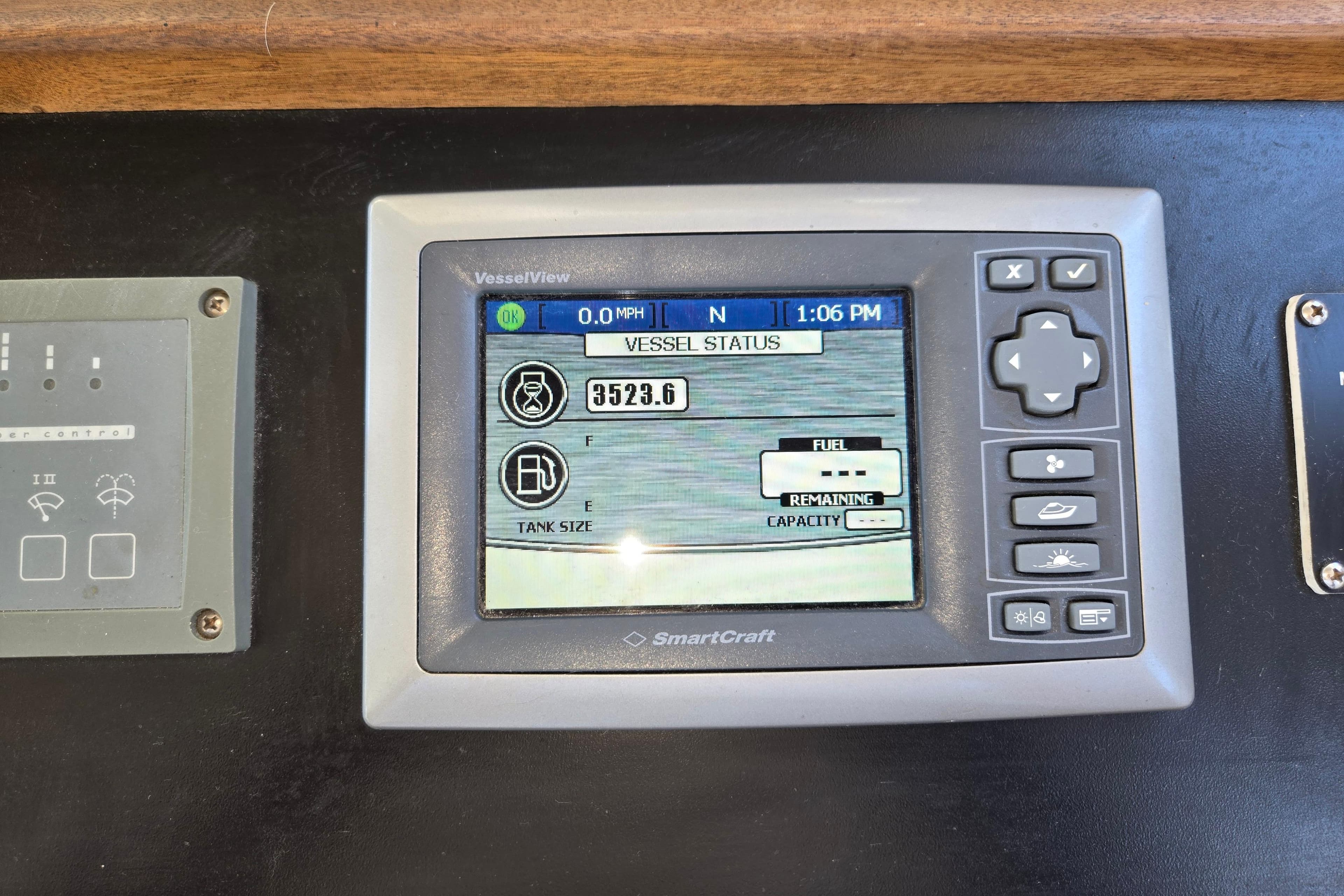 SmartCraft VesselView display on 2012 American Tug 365 Flybridge, showing vessel status and fuel information.