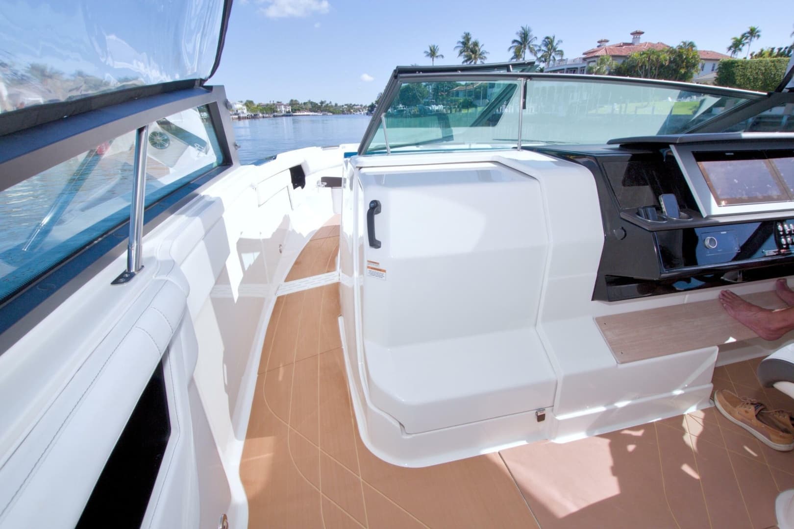 2021 Sea Ray SLX 400 Outboard - Image 42