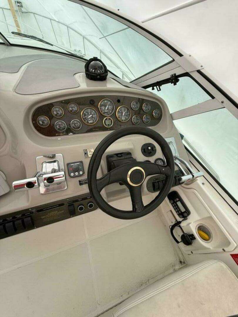 2001 Cruisers 3672 Express - Image 13