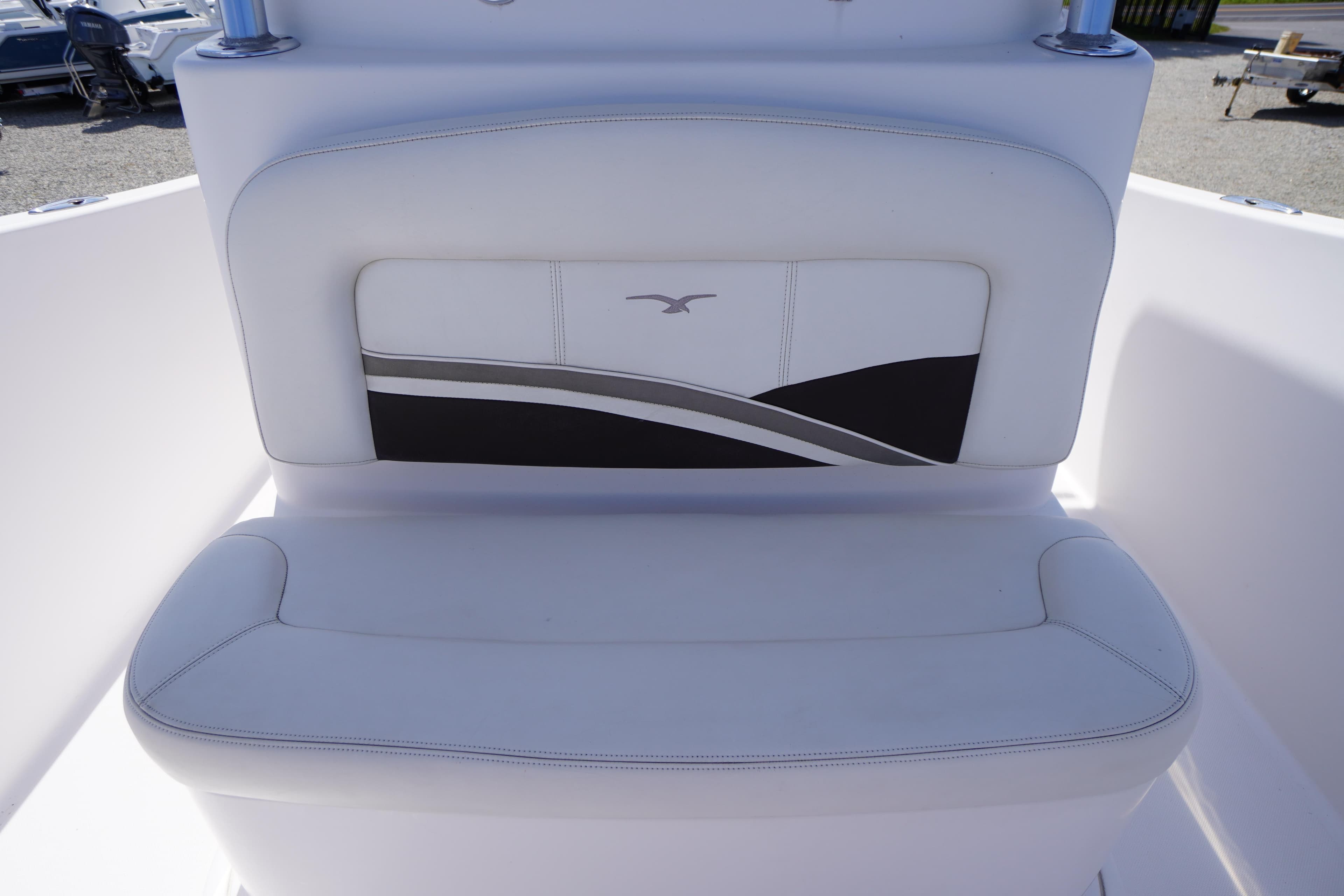 2016 Pro-Line 29 Grand Sport boat seat with elegant white and black design.