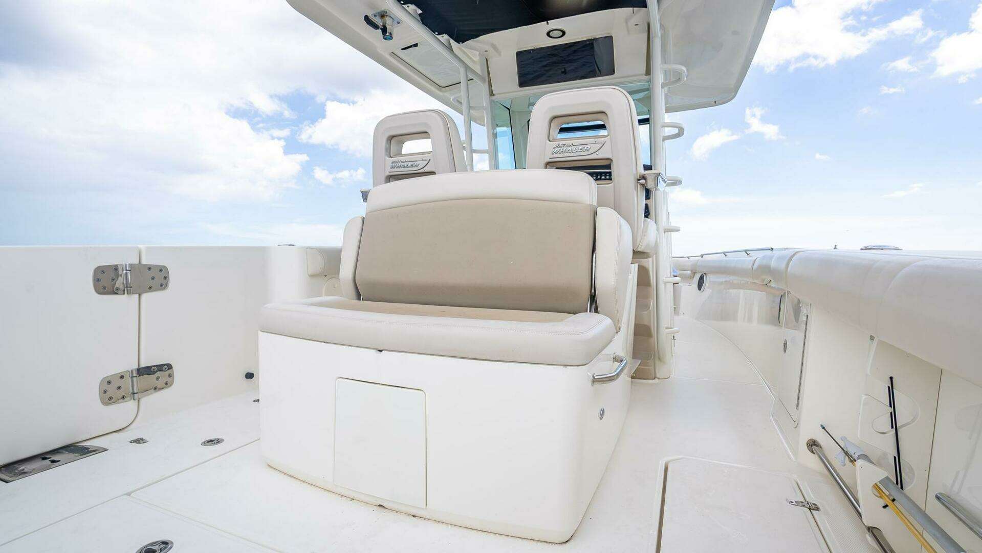 2017 Boston Whaler 330 Outrage - Image 28