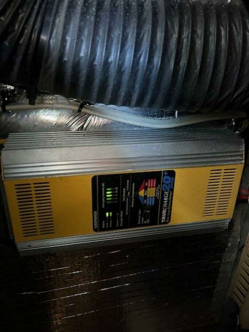 1994 Sea Ray 400 express - Image 32