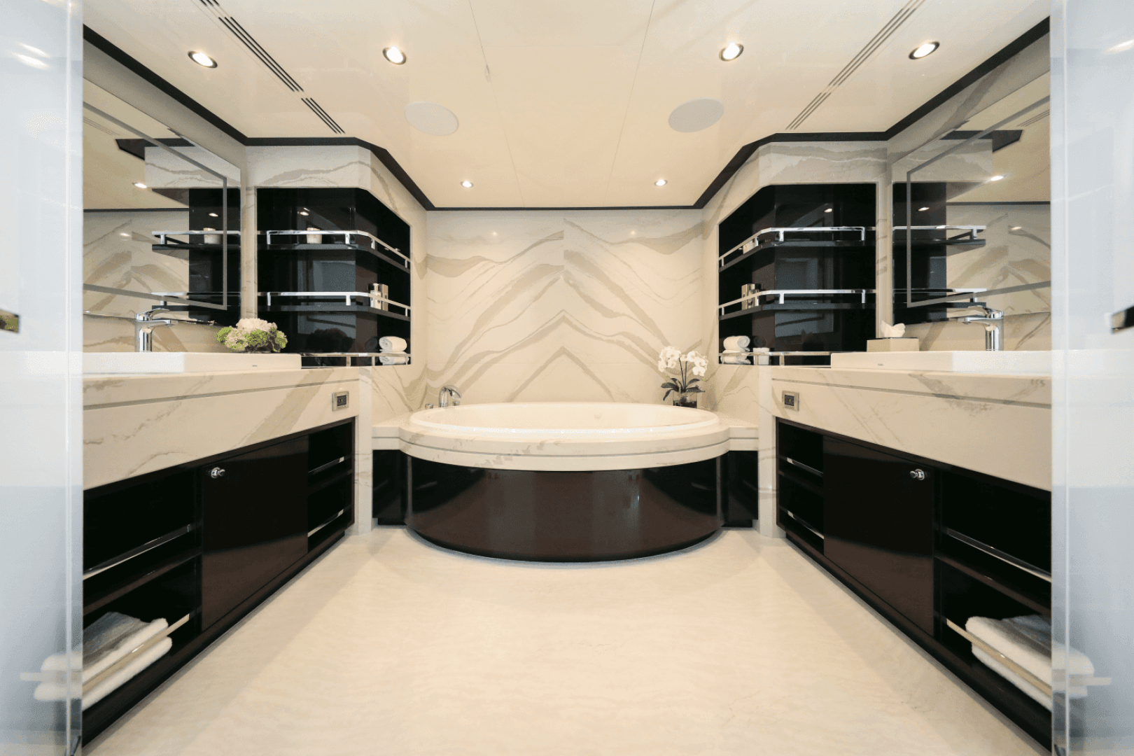 2027 Ocean Alexander 37L - Image 47