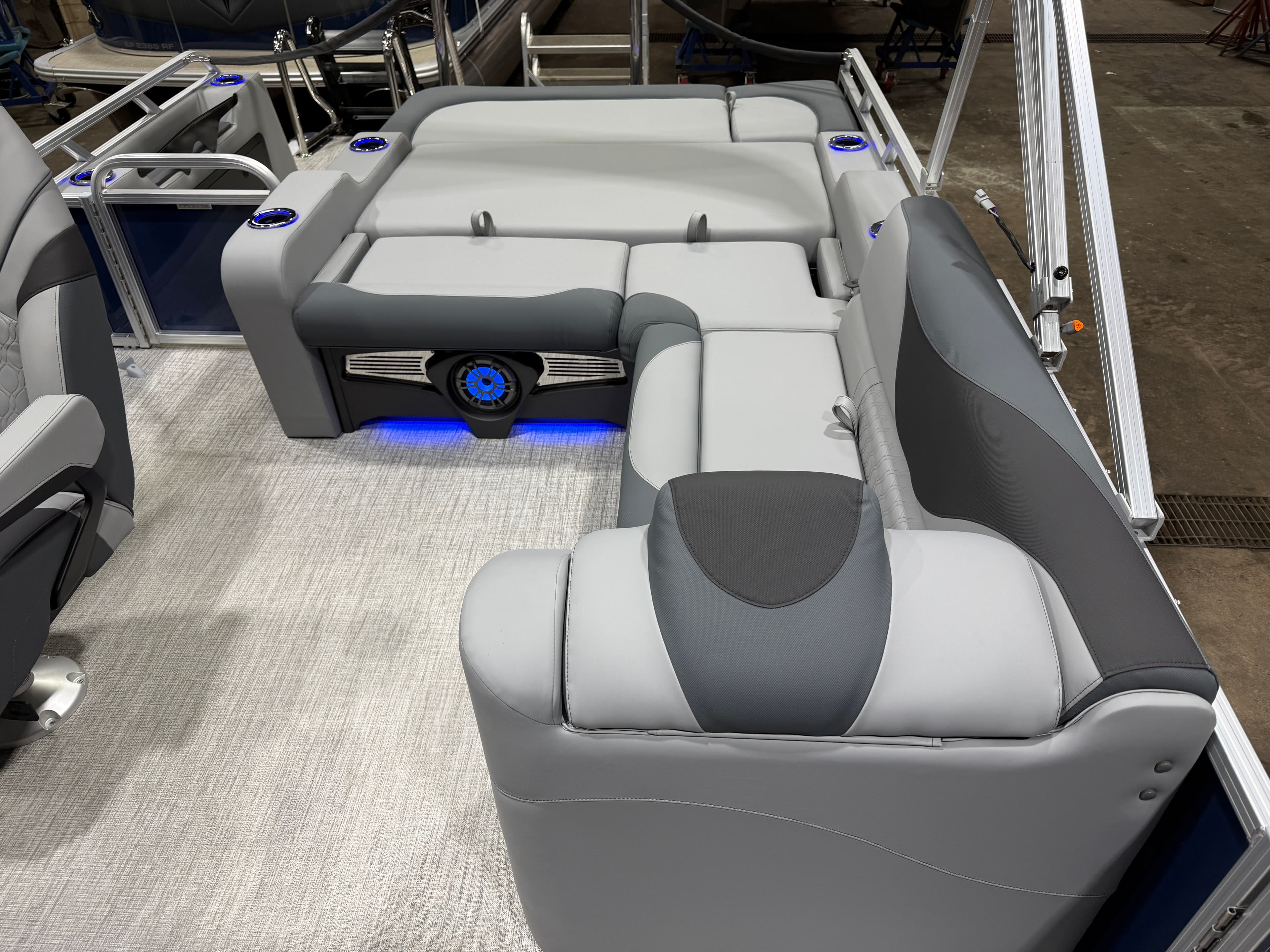 2026 Tahoe LTZ 2385 Swingback (VRB) Tritoon & Honda 4-Stroke EFI - 18