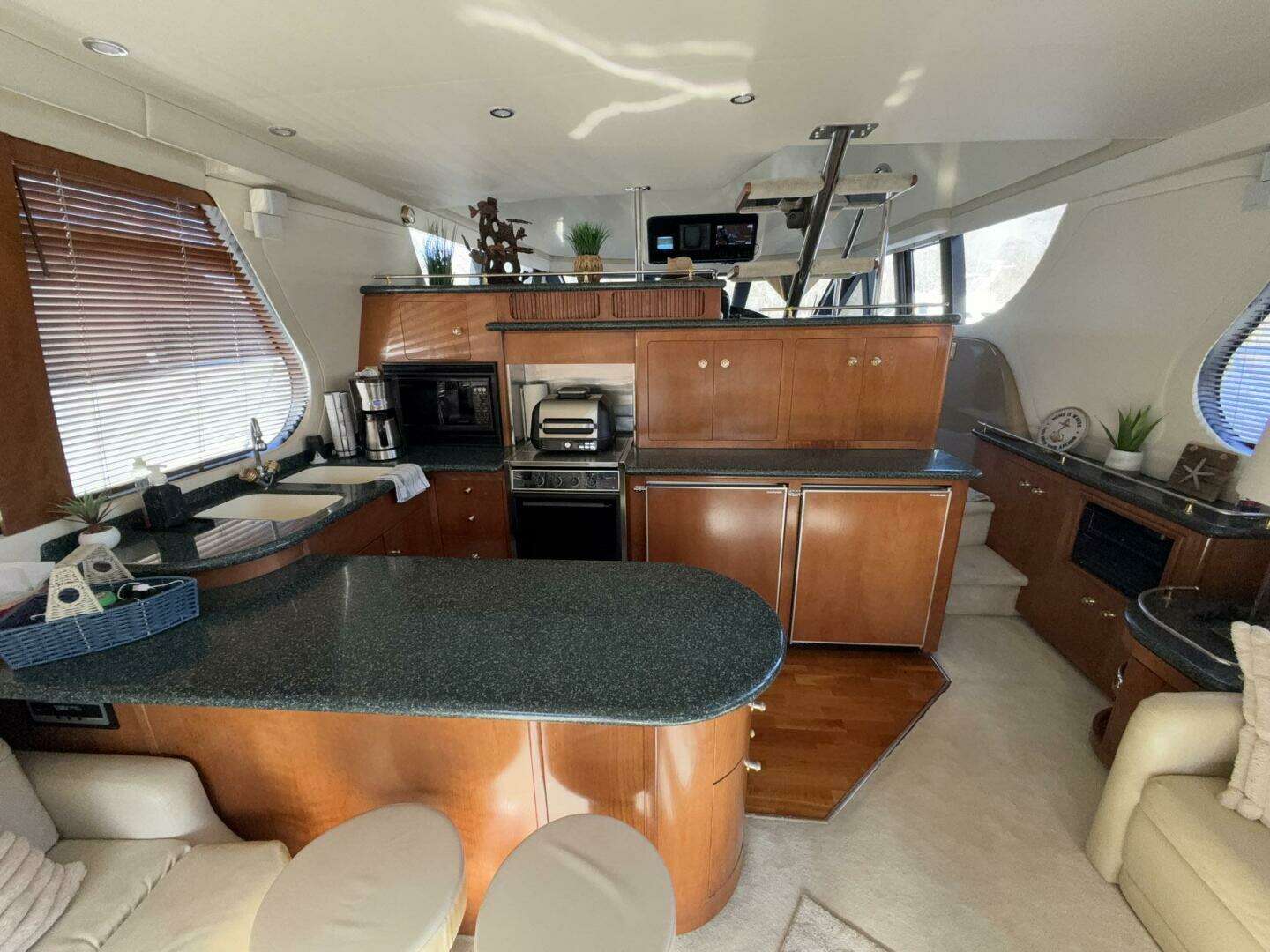 1999 Carver 530 Voyager Pilothouse - Image 25