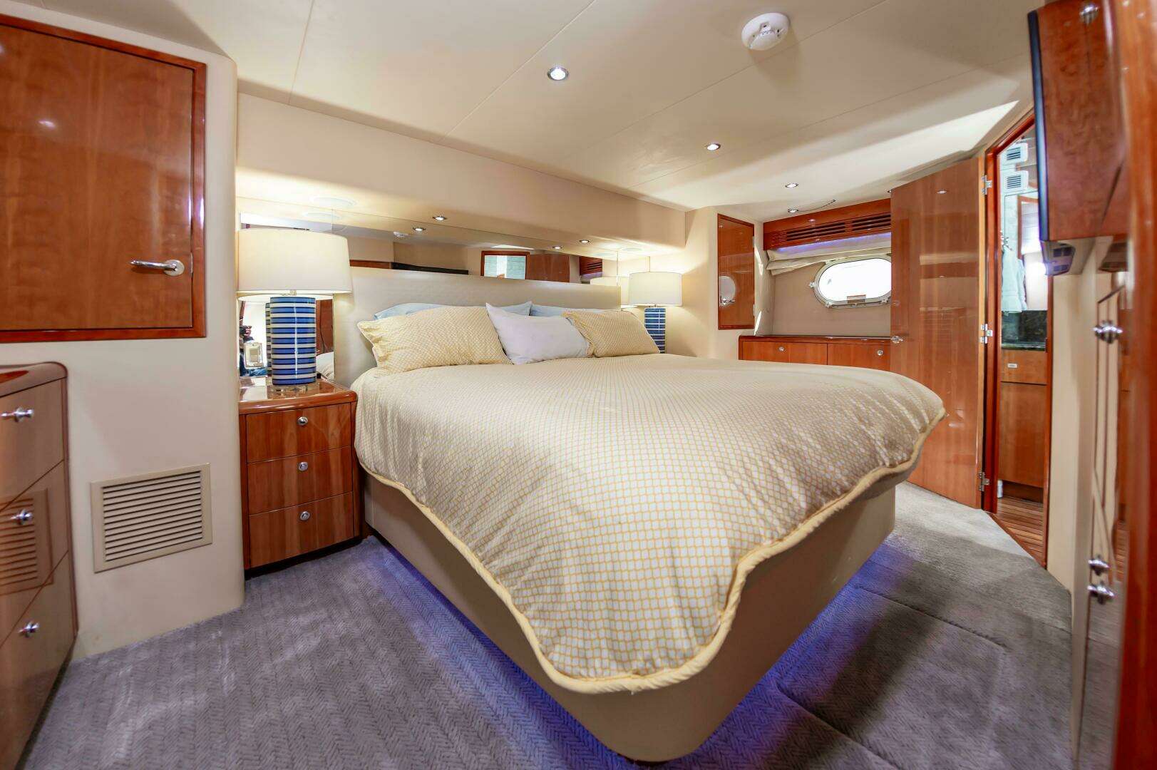 2008 Hatteras 64 Enclosed Bridge - Image 6