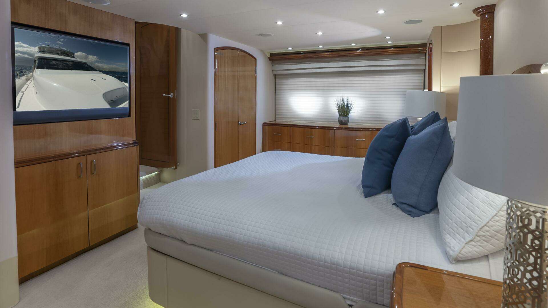 2007 Hatteras 80 - Image 41