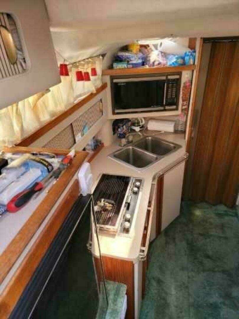 1989 Cruisers Yachts Esprit 3270 - Image 6