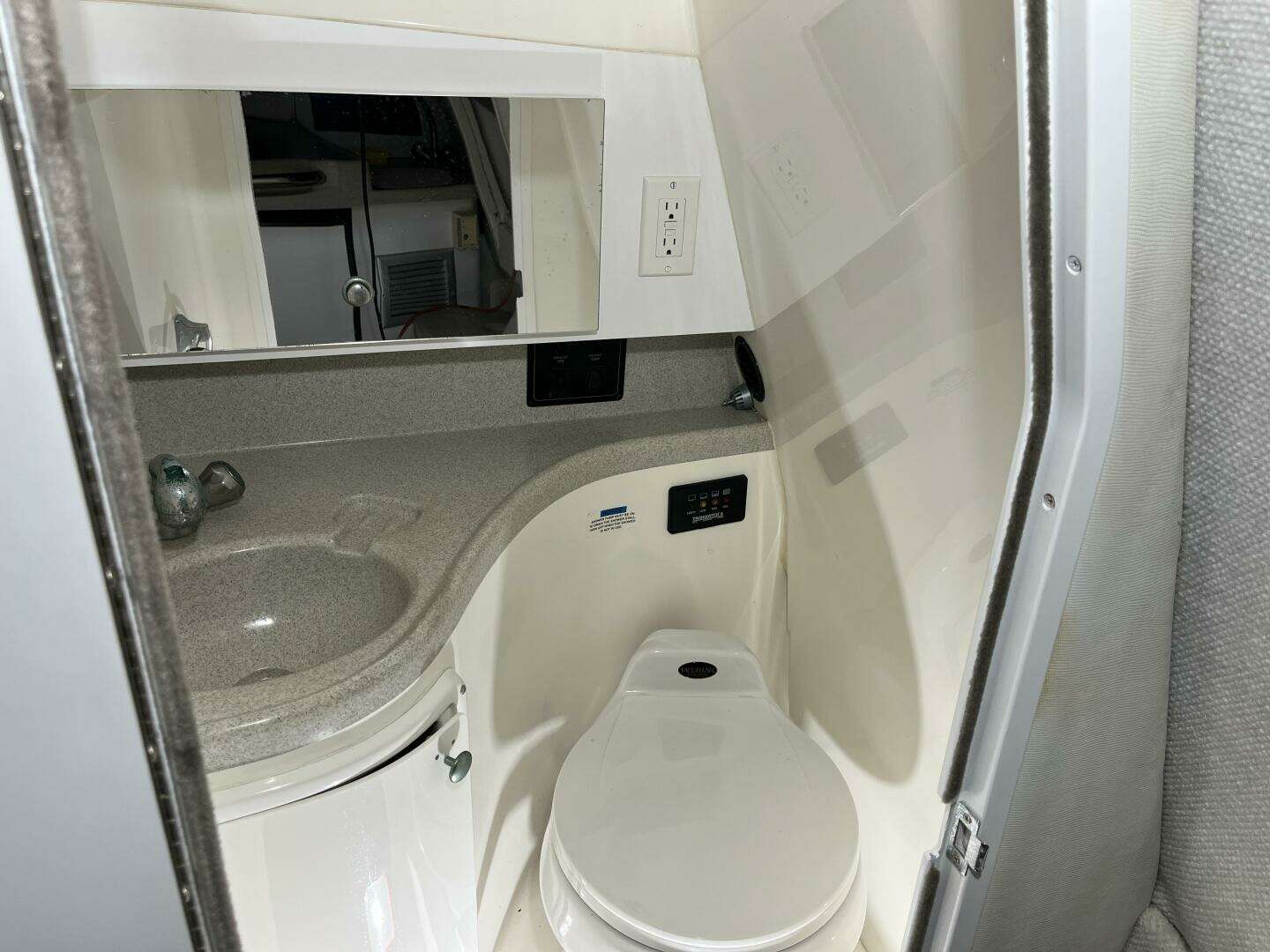 2001 Wellcraft 270 Coastal - Image 39