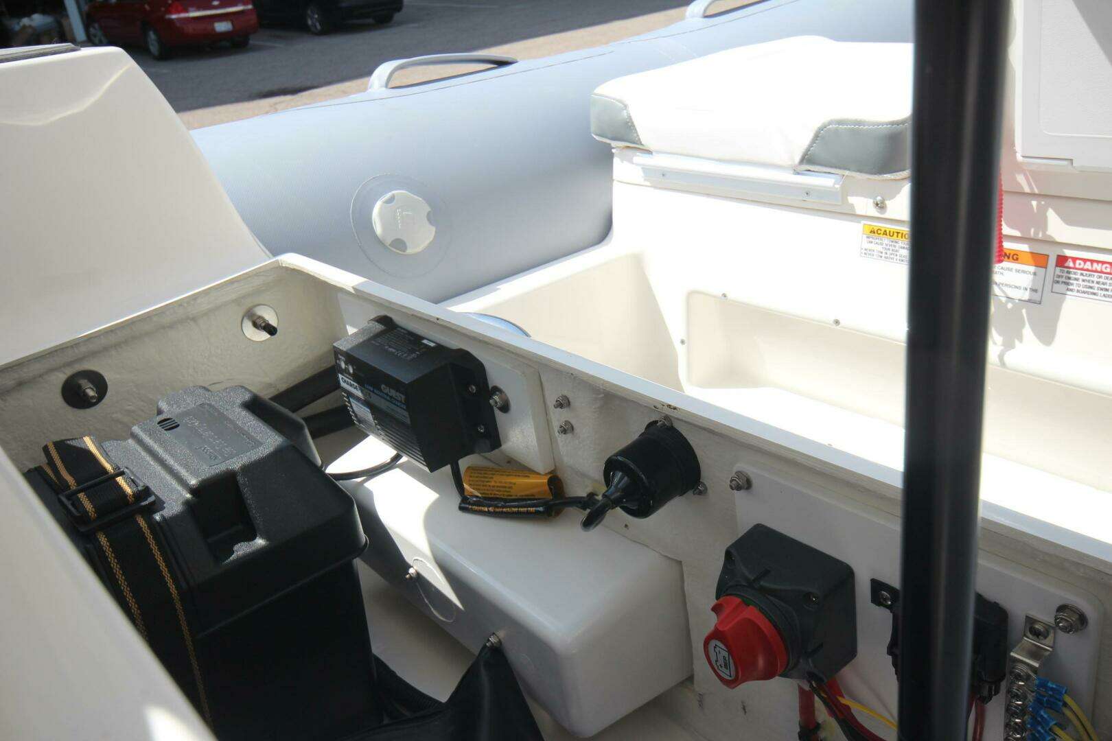 2025 Zodiac Yachtline 360 Deluxe PVC - Image 9